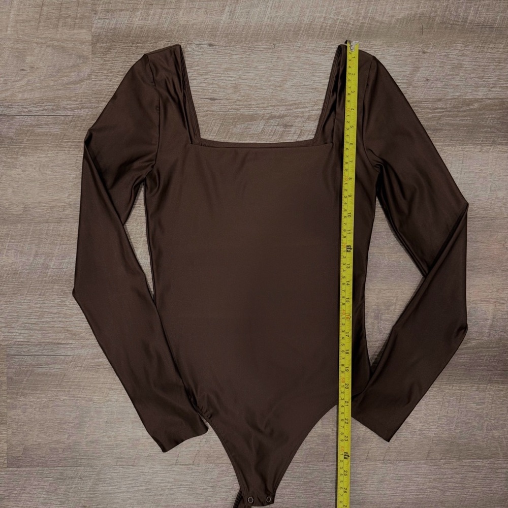 Aritzia Babaton Satinette Square-Neck Long Sleeve Bodysuit S Brown Effortless - Picture 6 of 6